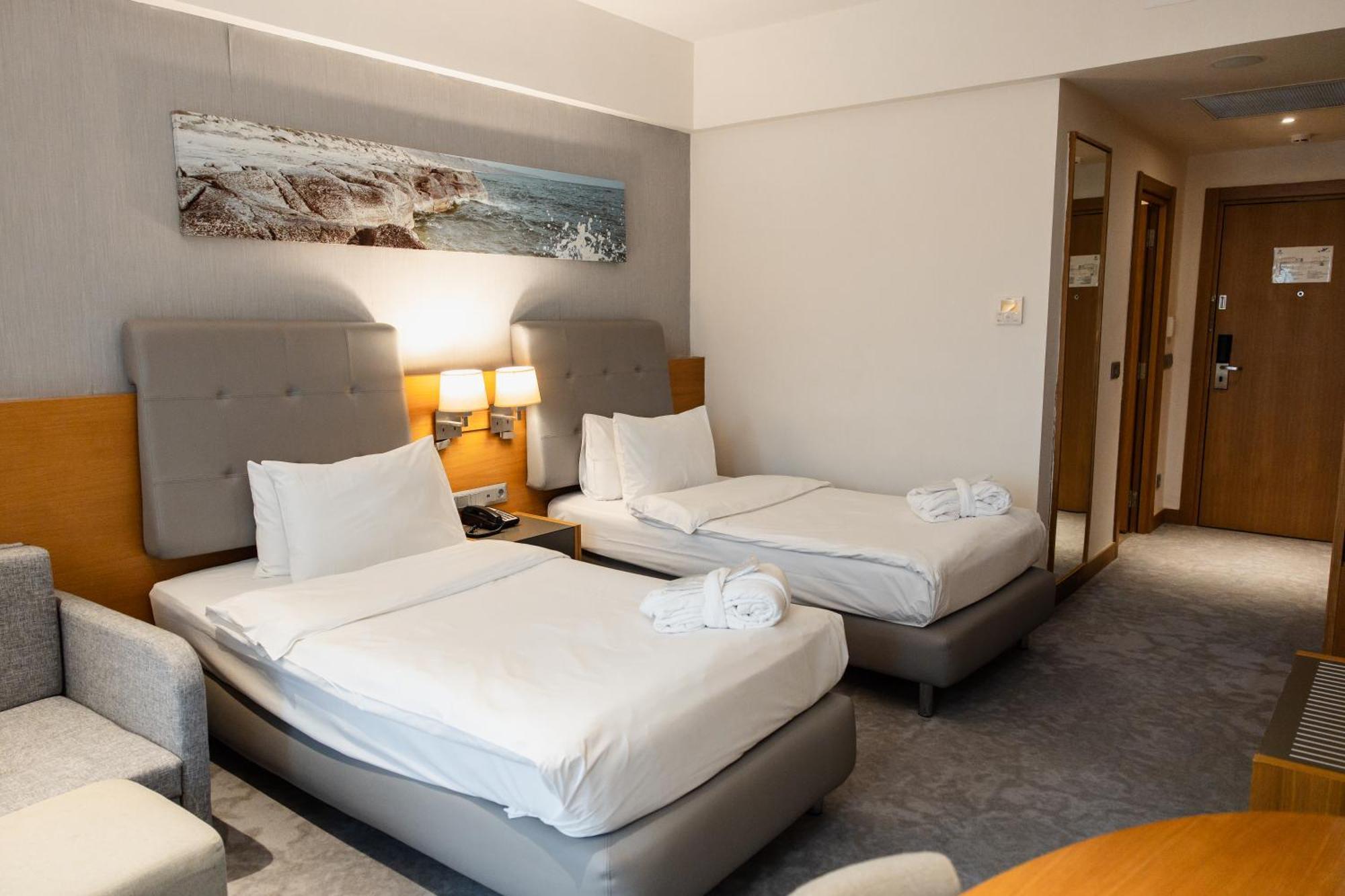 Holiday Inn - Aktau - Seaside By Ihg Buitenkant foto