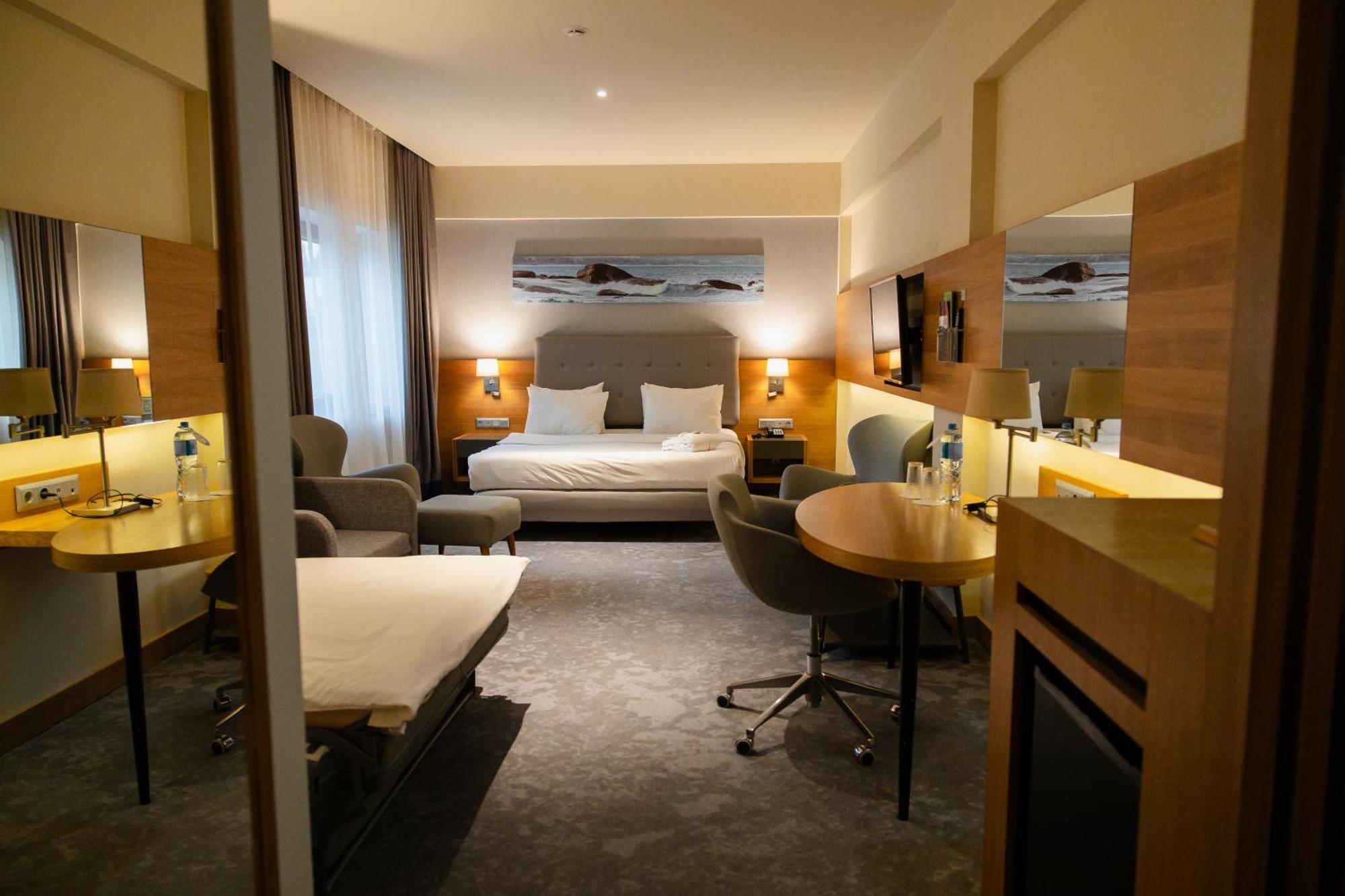 Holiday Inn - Aktau - Seaside By Ihg Buitenkant foto