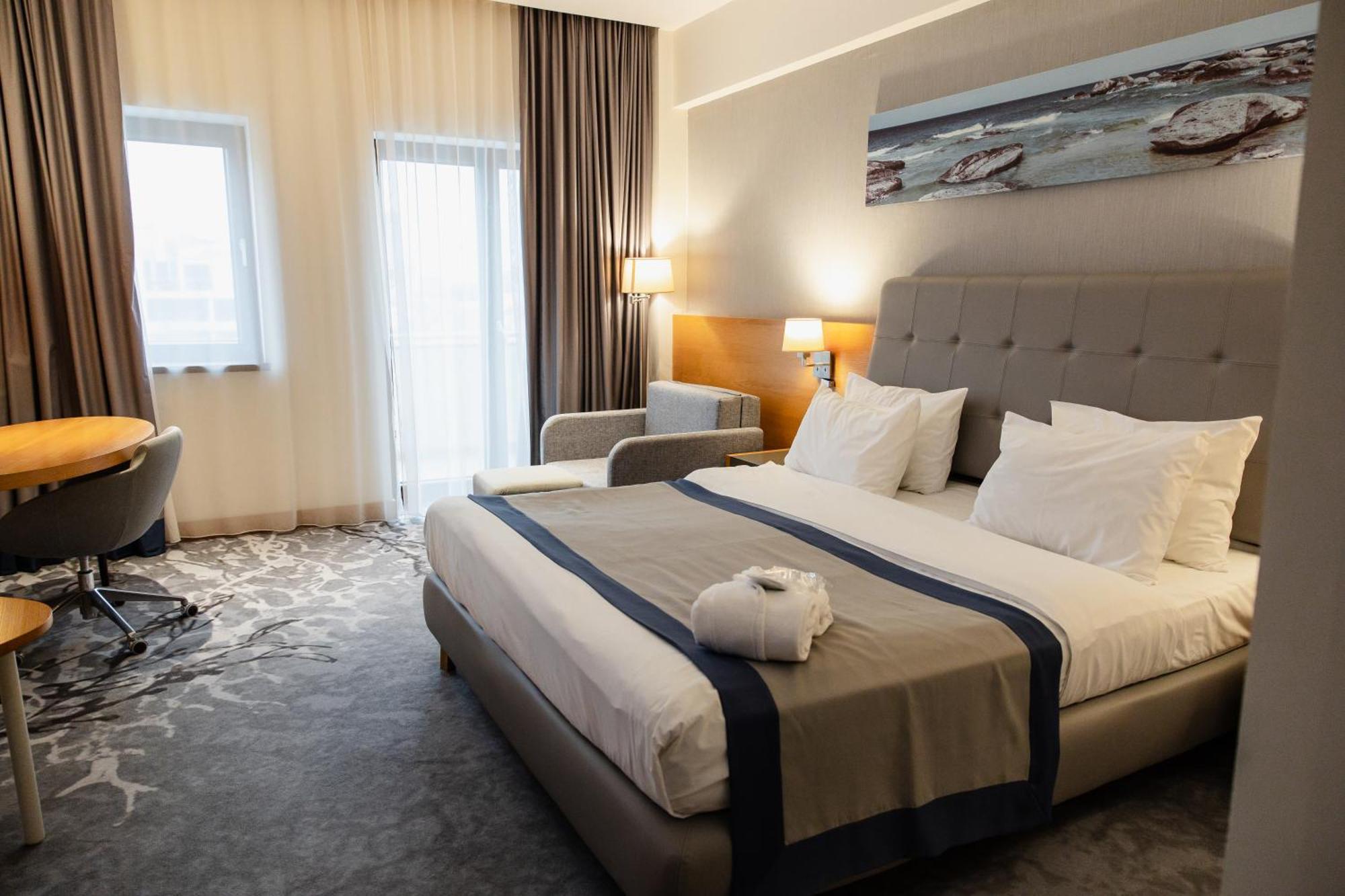 Holiday Inn - Aktau - Seaside By Ihg Buitenkant foto